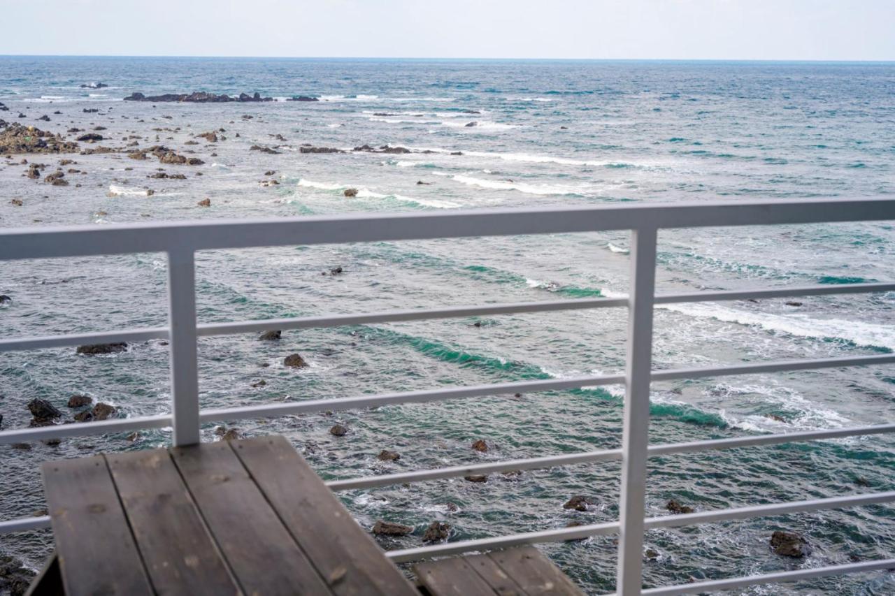 On The Sea Pension 済州市 エクステリア 写真